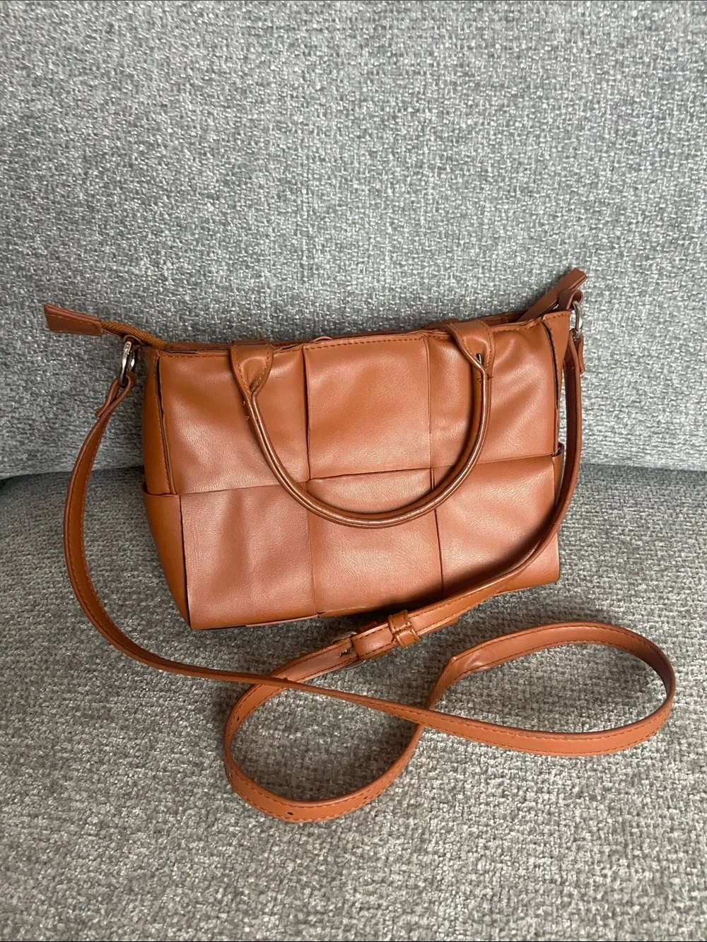 Crossbody bag in cognac
